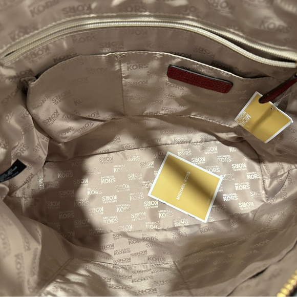 Brand New Michael Kors Jet Set - Picture 11 of 13